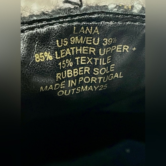 Black Patent Leather Tassel Loafers by Bruno Magli. 
EU 39.5
US 9 - Picture 14 of 16